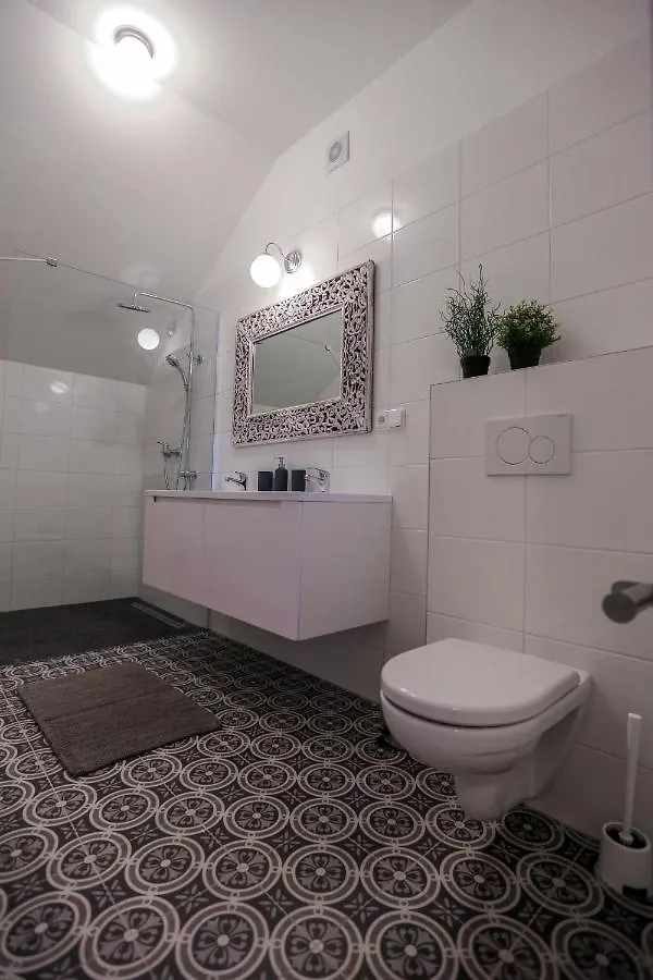 Royal Loft Jeseniova For Families And Groups Apartment Prague